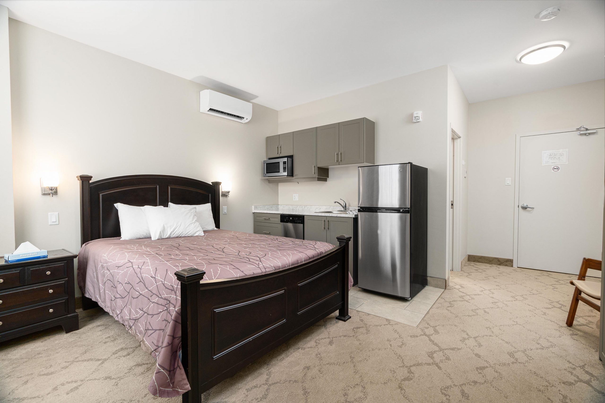 Deluxe Suites - Queen Bed1